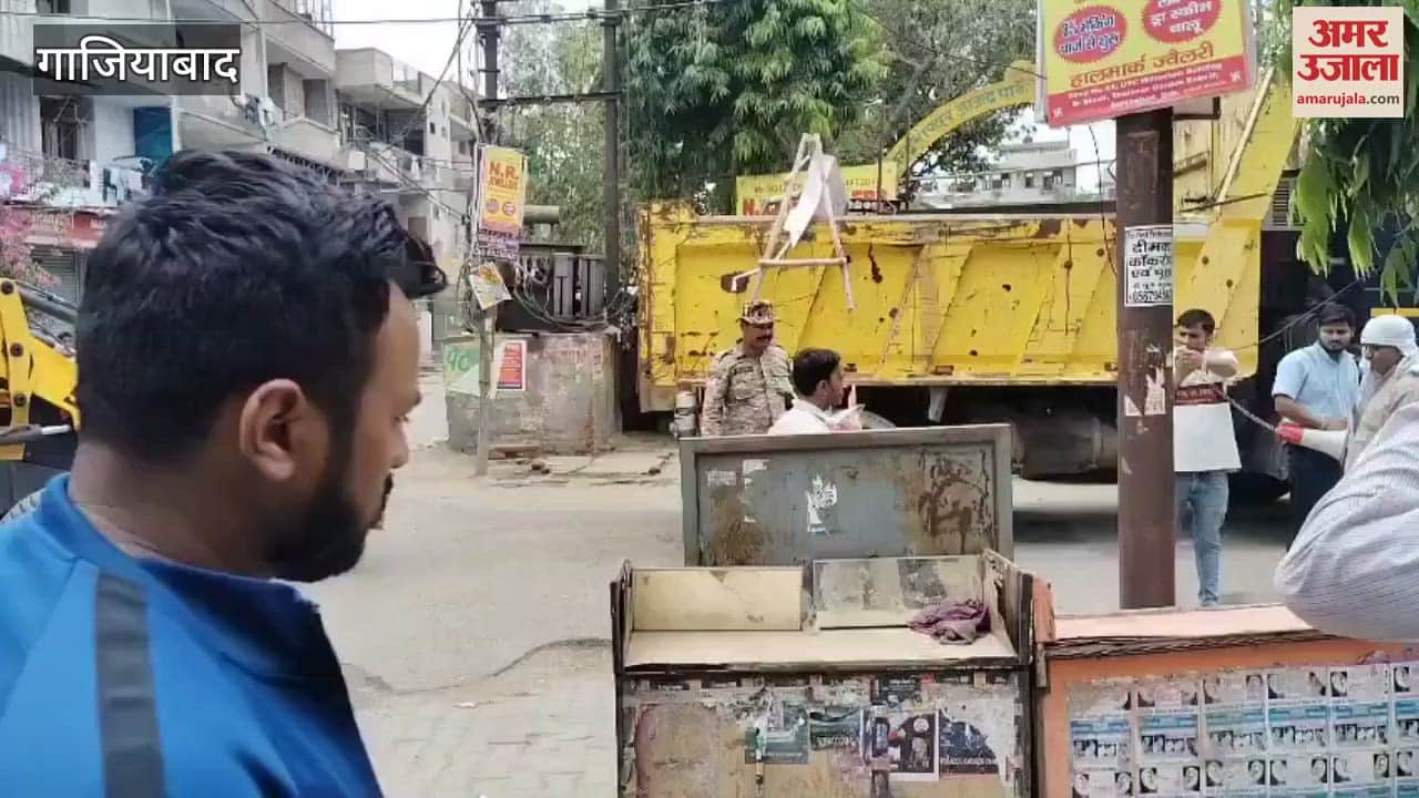 team reached Ghaziabad to remove illegal encroachment at Gaur Plaza