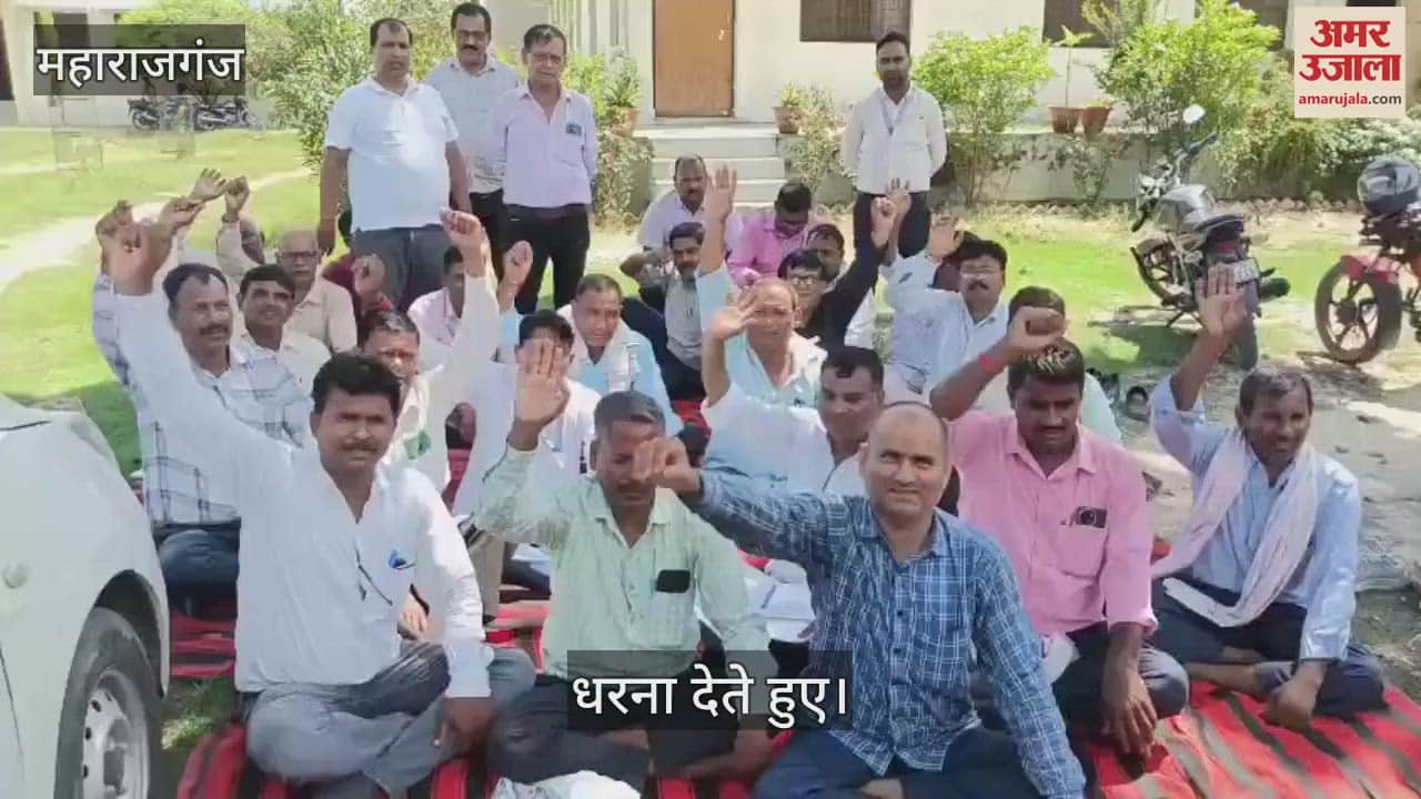 Officials of the Irrigation Department Joint Employees Struggle staged a sit-in