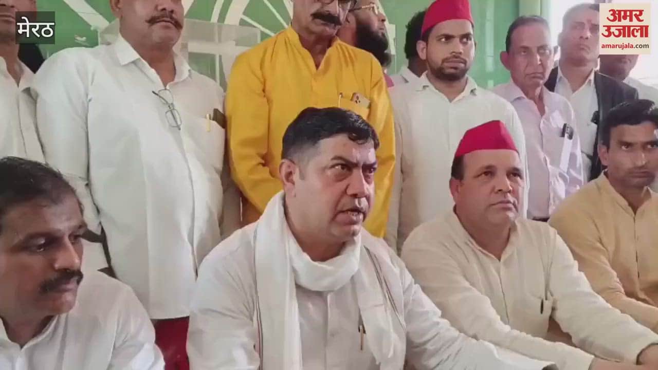 In Meerut, former minister of Samajwadi Party and Cantt assembly in-charge Jugal Kishore Valmiki held a review meeting of the organization