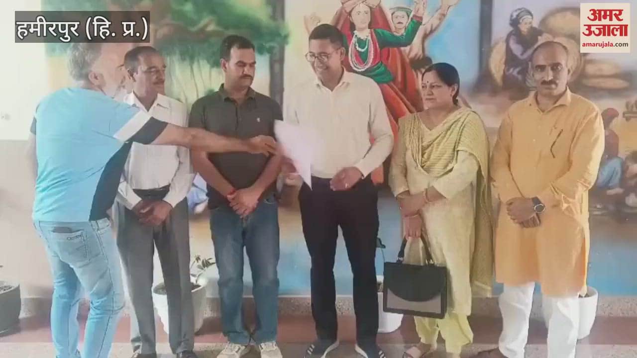 Hamirpur Opposition to the plan to separate eight panchayats from Bamsan development block