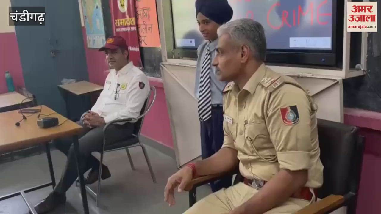 Amar Ujala Police School organized in Manimajra Government School