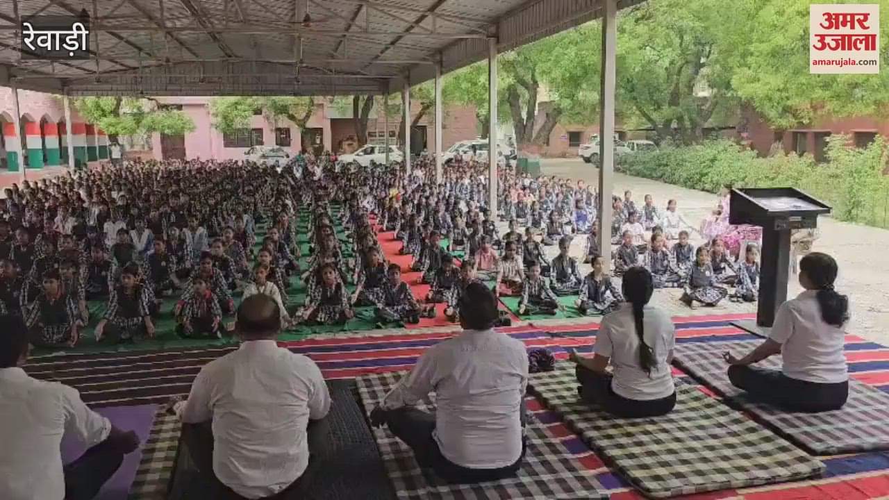 Students were made to practice yoga in a teaching camp in Rewari