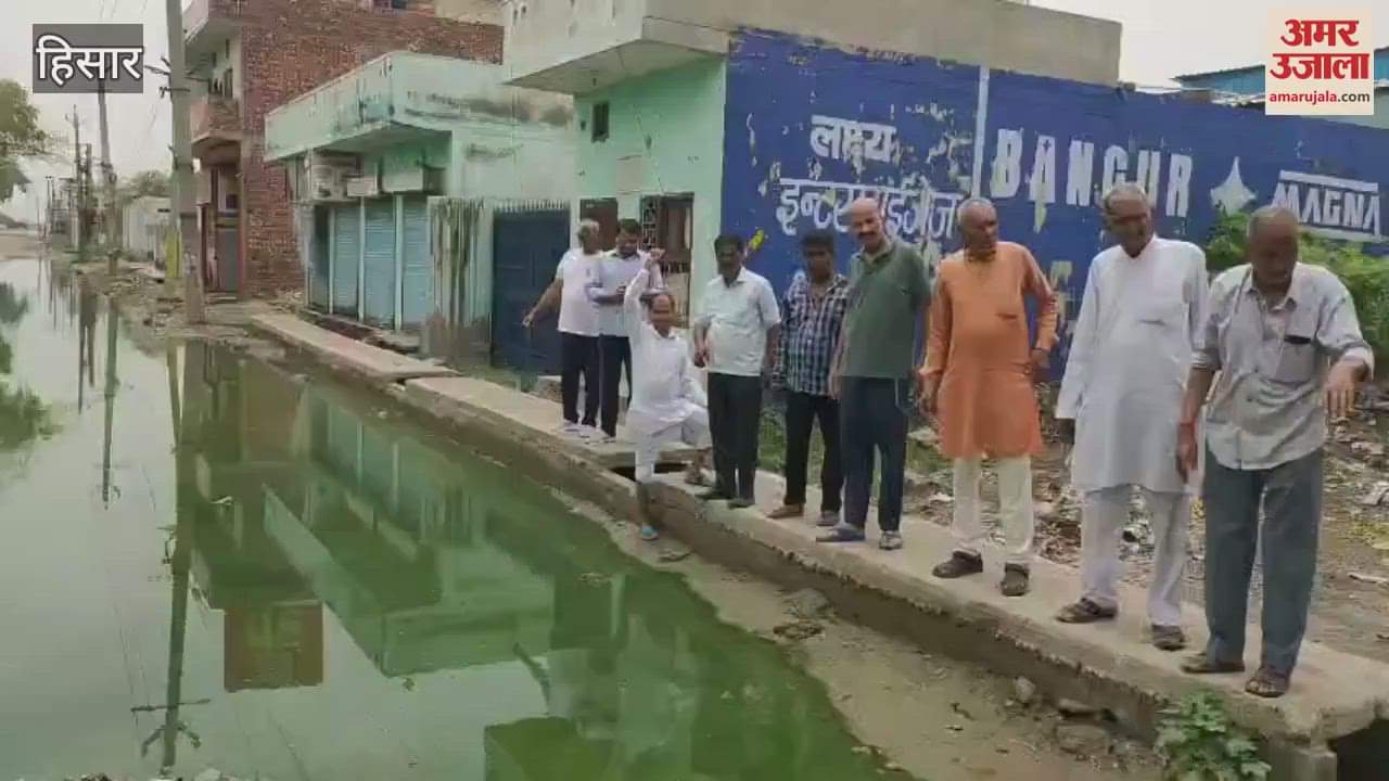 Hisar Sangharsh Samiti protested against the problem of waterlogging on Jindal School Road