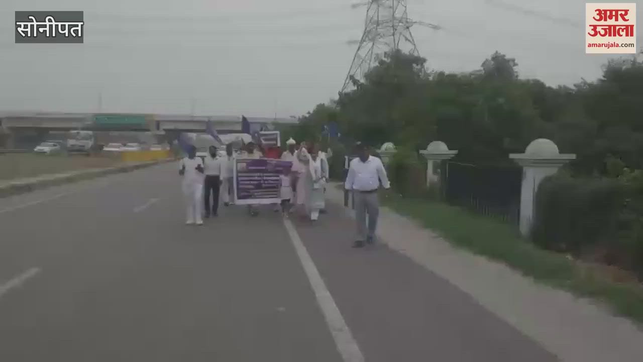 22 sanitation workers set out on foot for social and economic justice in Sonipat, were detained upon reaching Kundli border