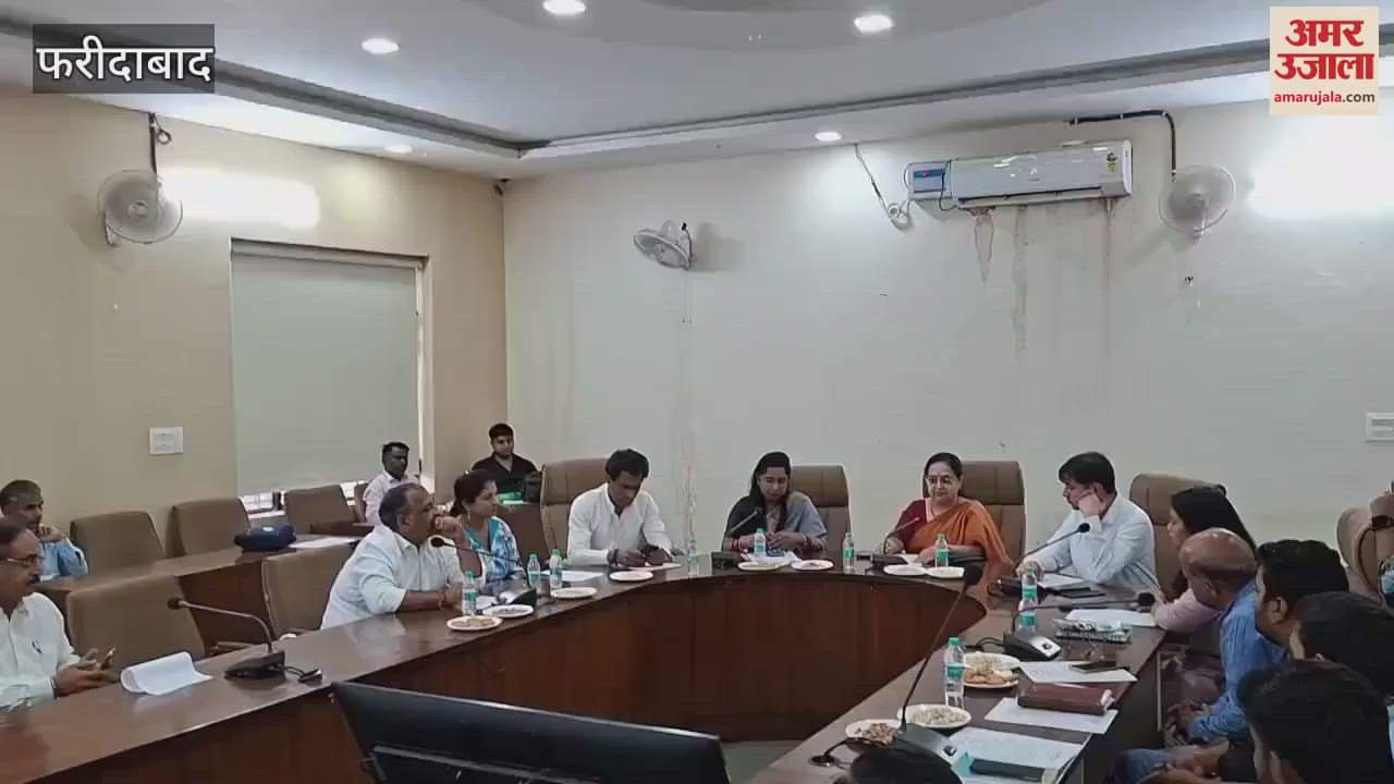 Meeting regarding cleanliness fortnight in Faridabad Municipal Corporation auditorium