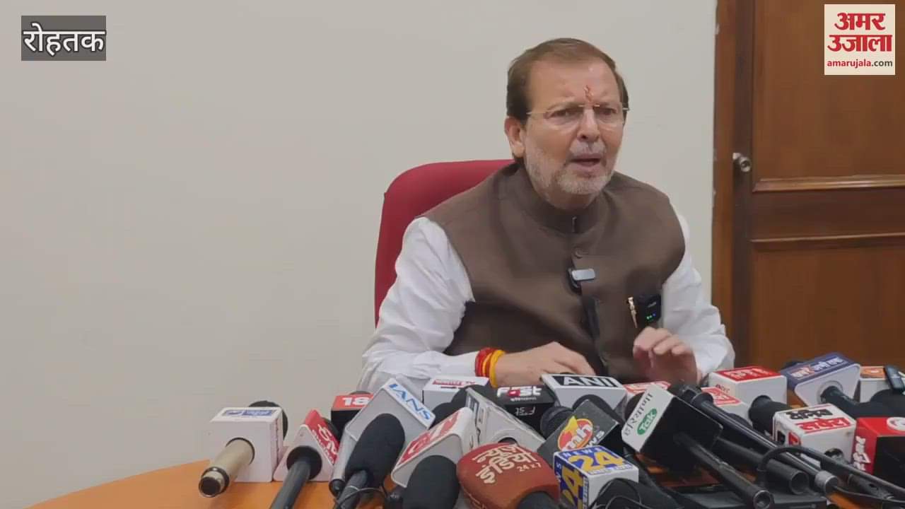 Minister Arvind Sharma Sings Bhajan in Press Conference