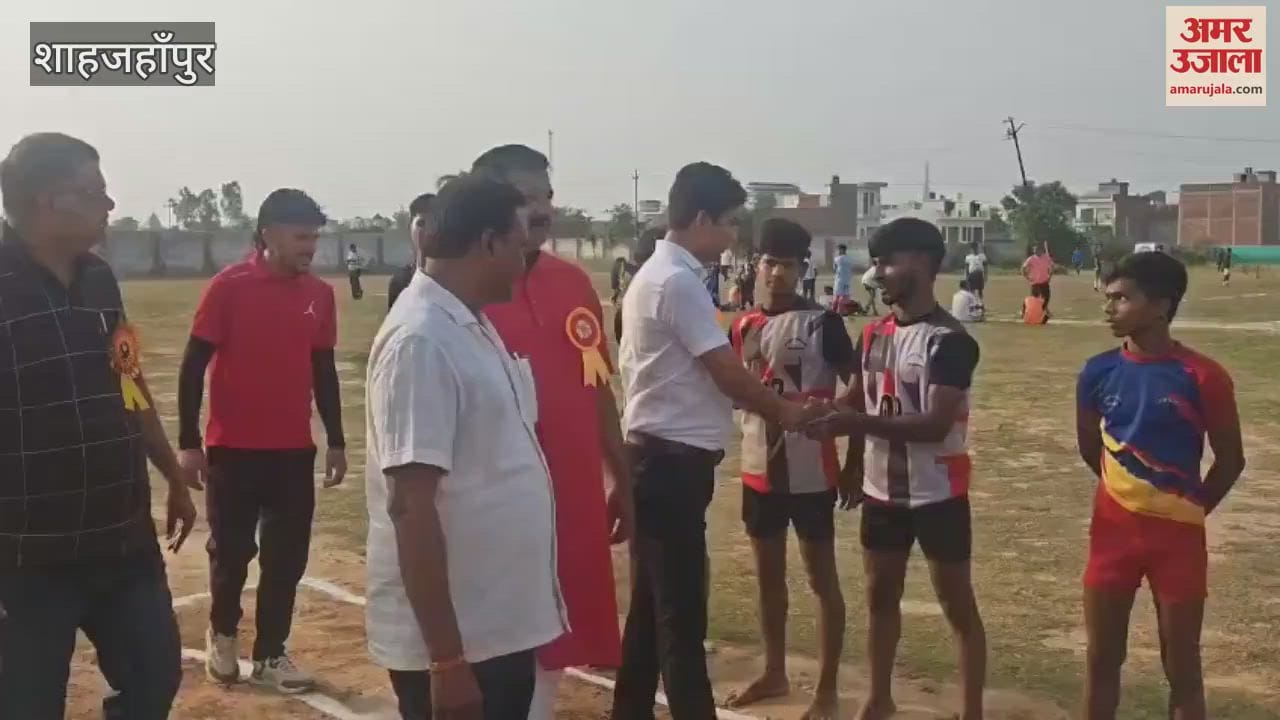 Shahjahanpur team won the title by defeating Pilibhit in hockey competition