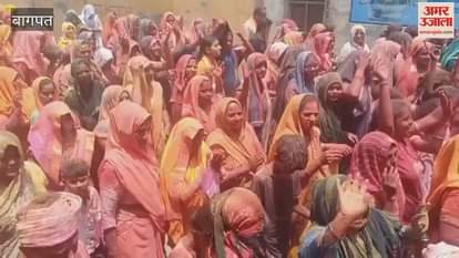 Baghpat: Procession of Shiv family taken out while playing Holi