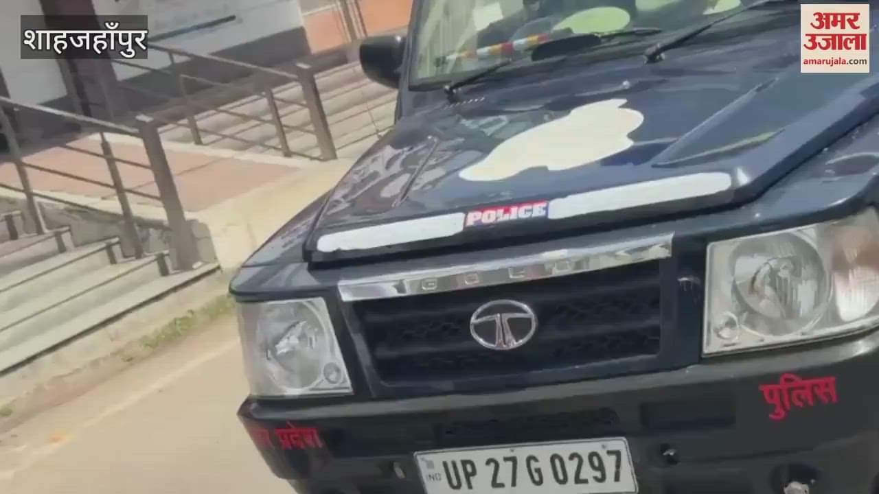 Flowers were showered on Shaurya Tiranga Yatra in Shahjahanpur