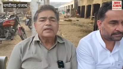 The head of Guruharsahaye Radhakrishnan temple gave a check of Rs 11000 to the cowshed