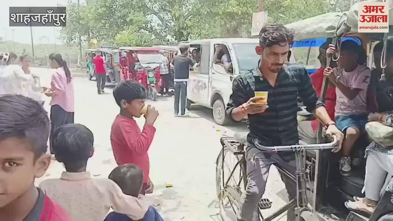 Manavta Welfare Society distributed sherbet and also distributed plants in Shahjahanpur