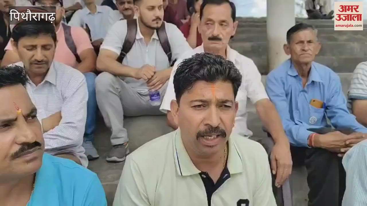 Cheap grain sellers demonstrated on five point demands in pithoragarh