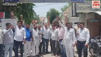 Councilors demonstrated to demand disclosure of loot in Ghaziabad