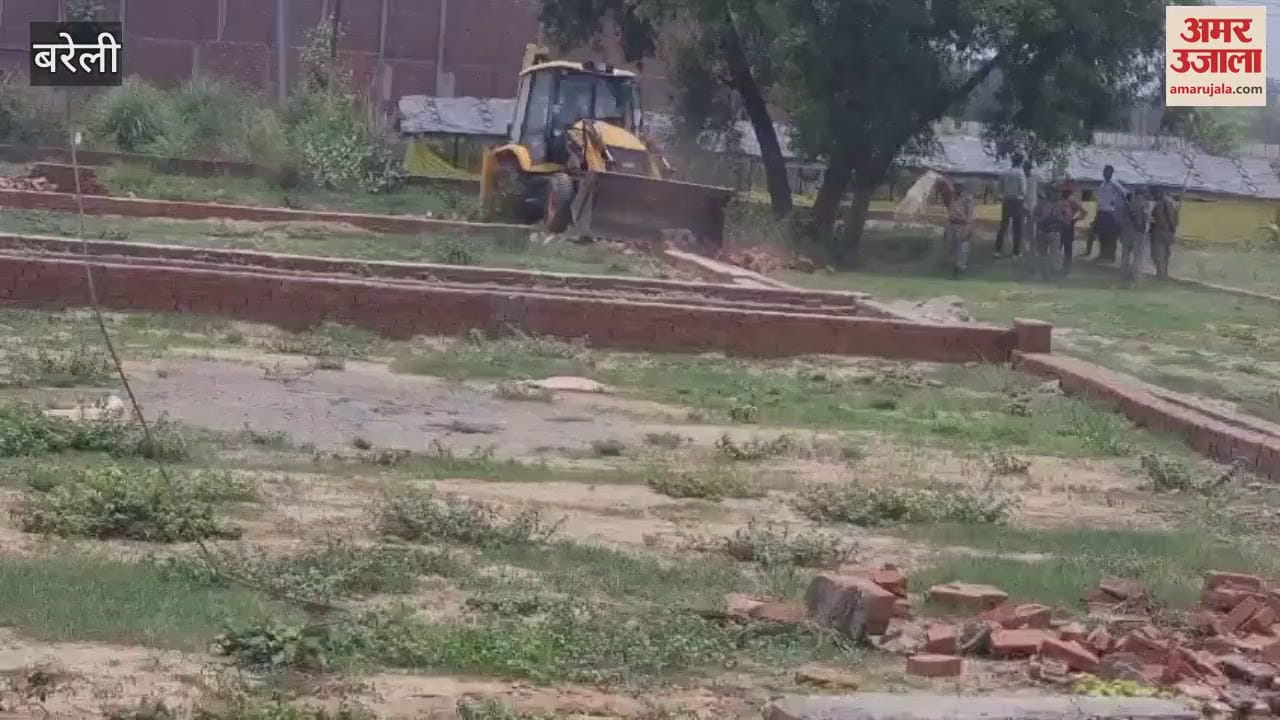 बुलडोजर से ढहाया गया निर्माण