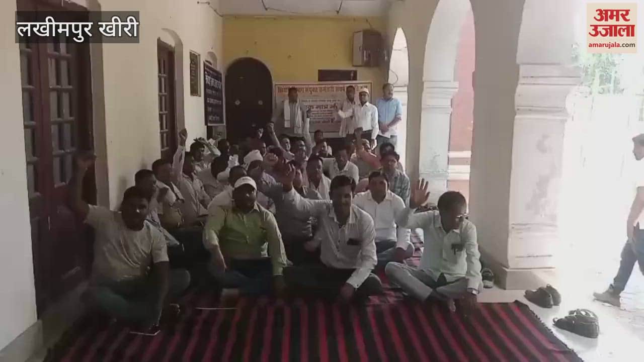 Protest against the government order to abolish the posts of irrigation department