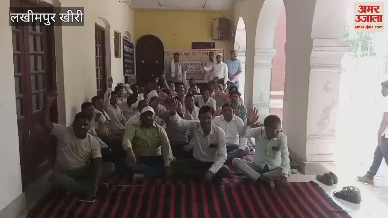Protest against the government order to abolish the posts of irrigation department