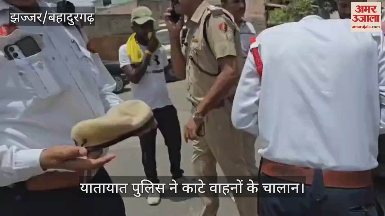 Traffic police issued challan for vehicles