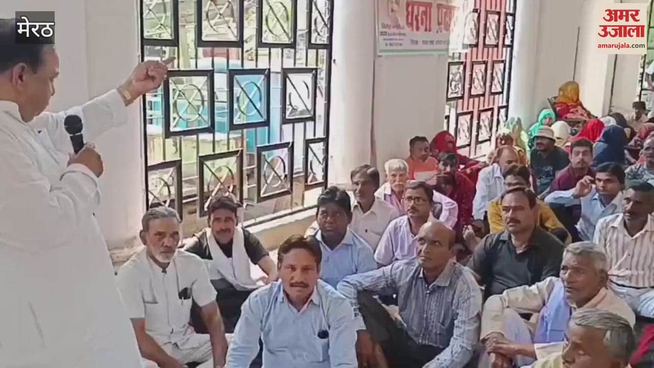 Safai Karamcharis sit on dharna in town hall in Meerut for various demands