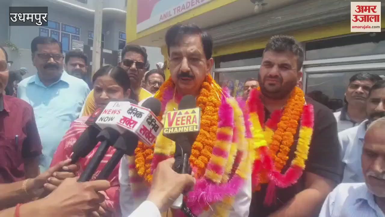 MLA Pawan Kumar Gupta inaugurated the tarring of the road in Udhampur Ward 21