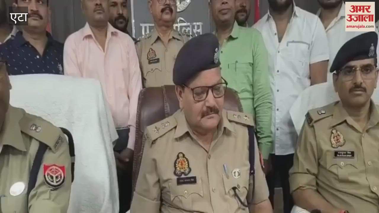 Three accused of robbing a taxi arrested