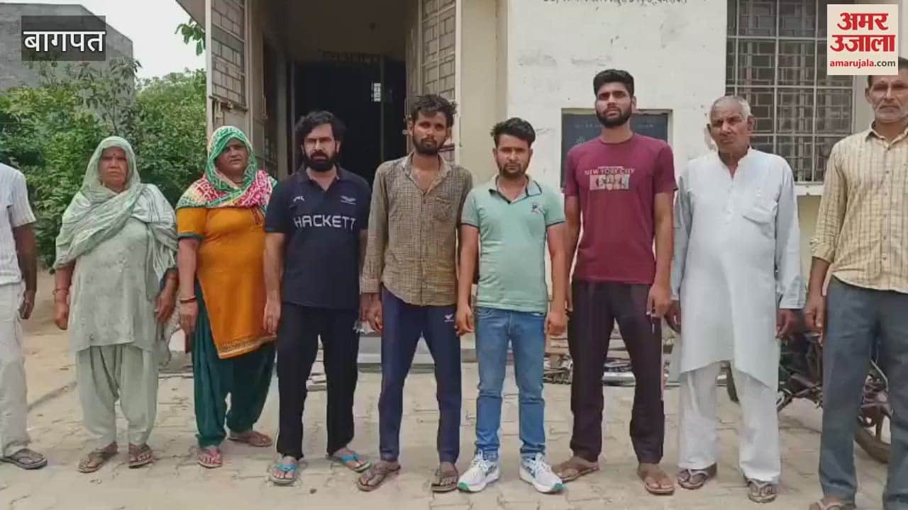 Laliyana Farmers Protest at Chamrawal Power House, Accuse Lineman of Bribe Demand