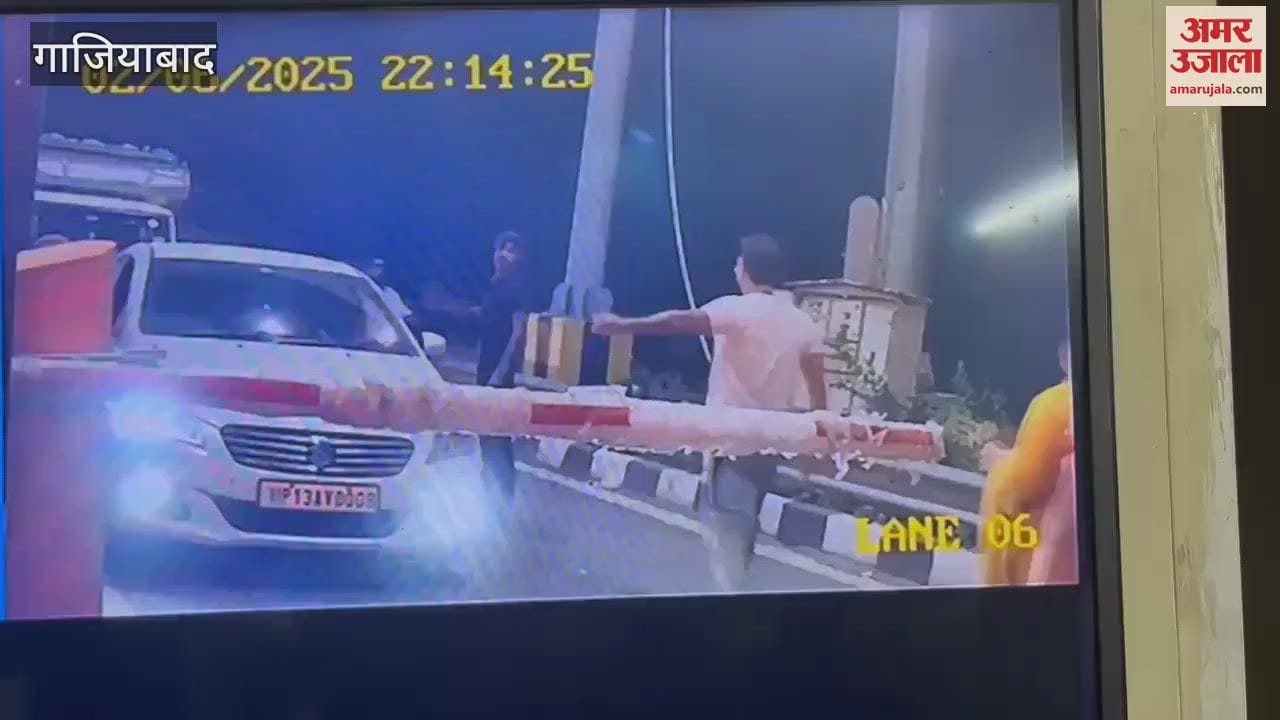 Fight broke out after dispute with toll employees in Ghaziabad viral video