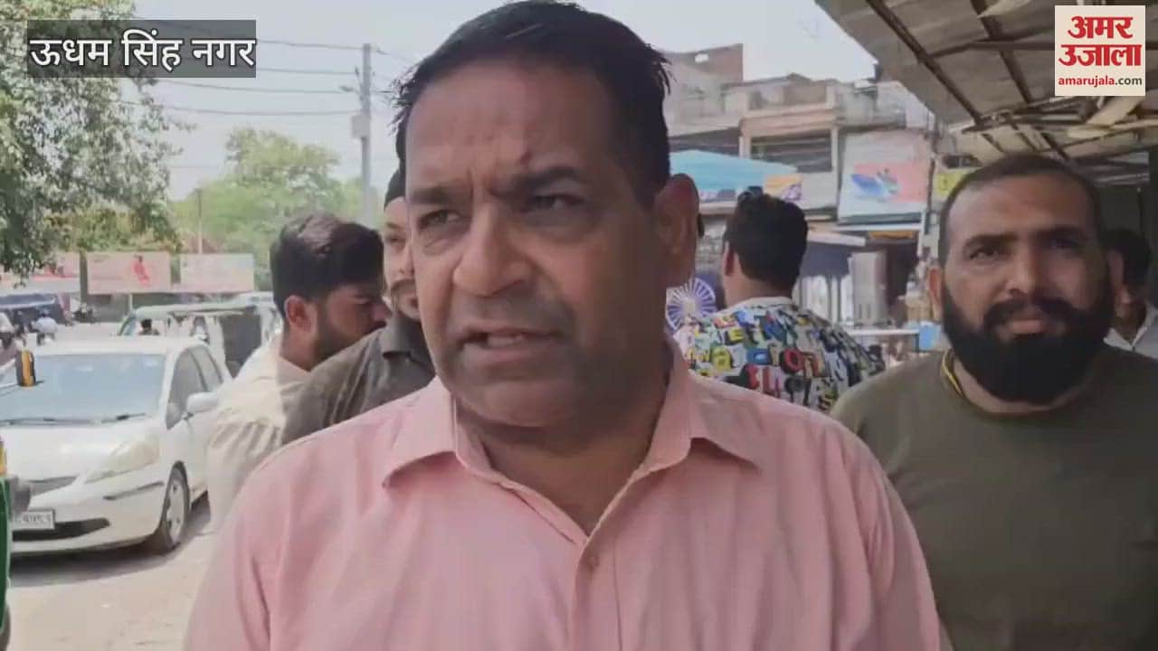 Protest against outside traders selling goods on the footpath on the day of bandhi in rudrapur