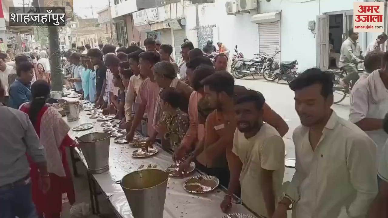 feast was organised at many places on Bada Mangal in Shahjahanpur