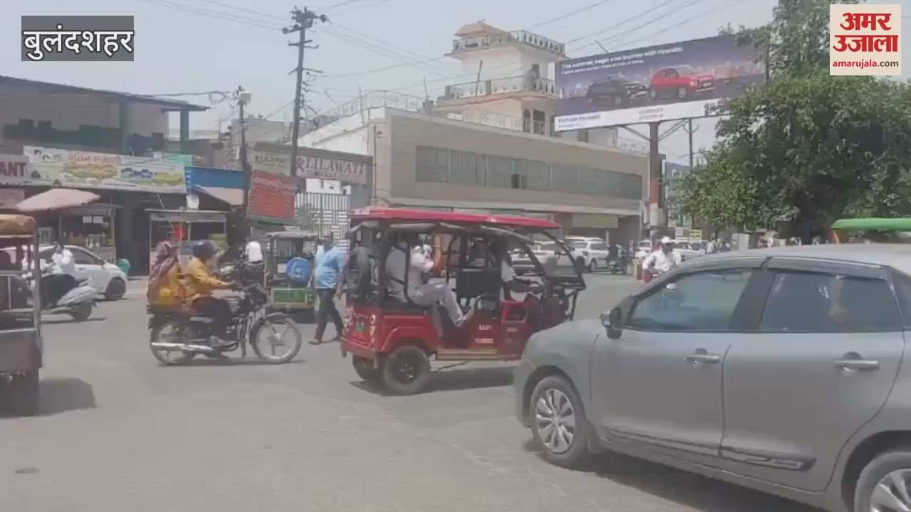 Hot wind blew amidst clouds in Bulandshahr since morning