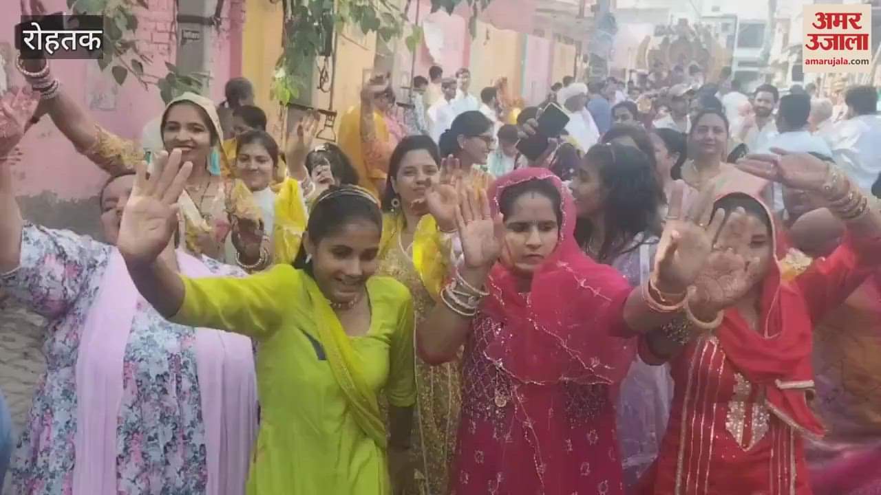 Shobha Yatra taken out in Rohtak during the initiation festival of Labdhi Jain