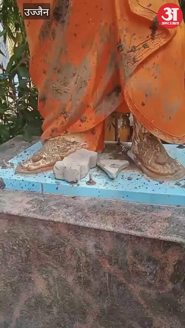 After breaking Dr. Ambedkar's glasses in Ujjain, dirt thrown Swami Vivekananda's statue