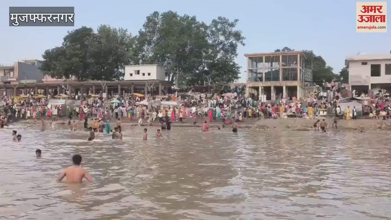 Devotees took bath in Ganga, a flood of faith surge on Jyeshtha Ganga Dussehra at Shuktirtha