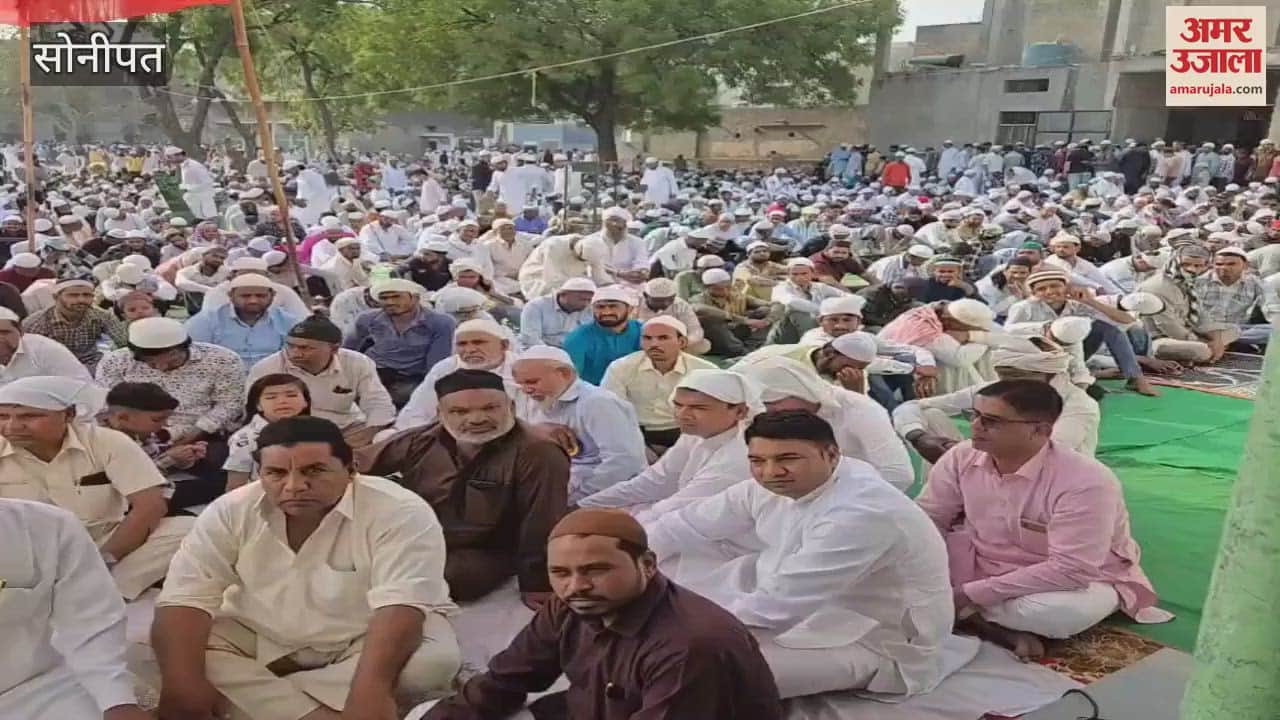 People offered prayers at Idgah and mosques in Sonipat and prayed for the unity and integrity of the country