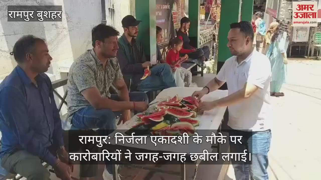 On the occasion of Nirjala Ekadashi, businessmen set up stalls at various places