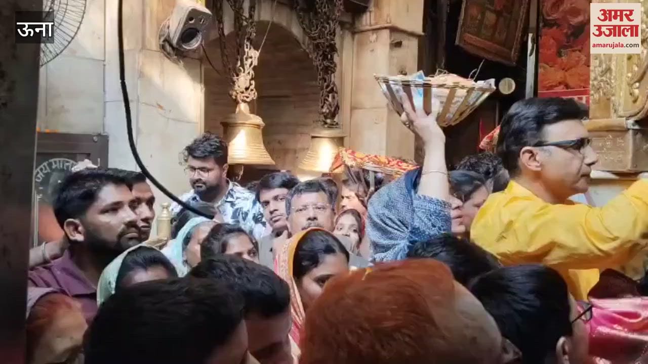 Una Crowd of devotees gathered at Chintapurni temple