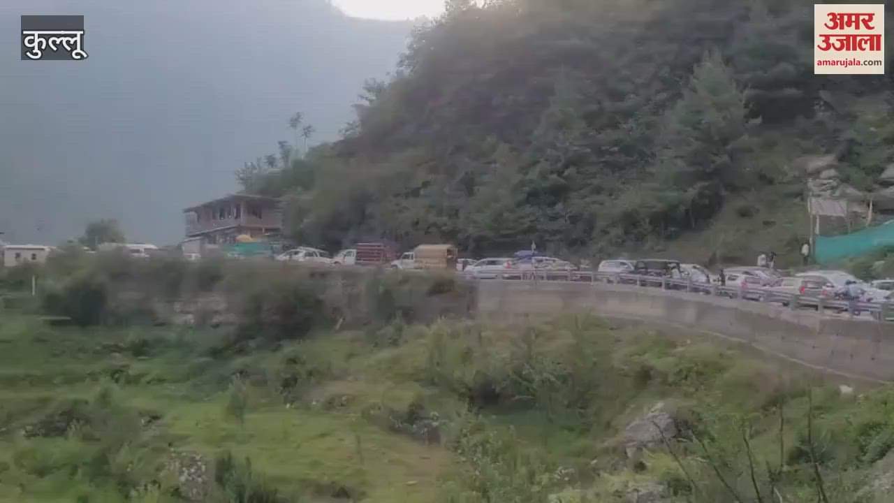 Kullu Guman Singh said neither the road was widened nor tarred, now there is a jam