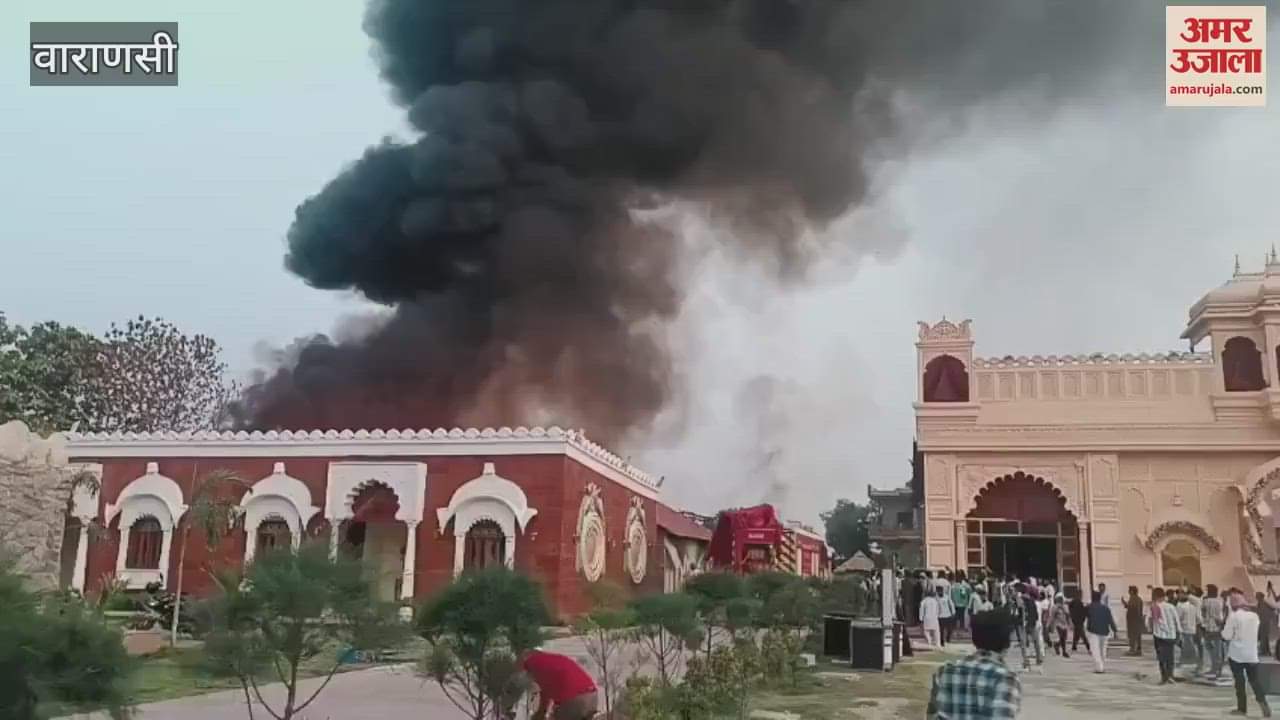 One fire brigade vehicle was not enough police kept managing crowd VIDEO