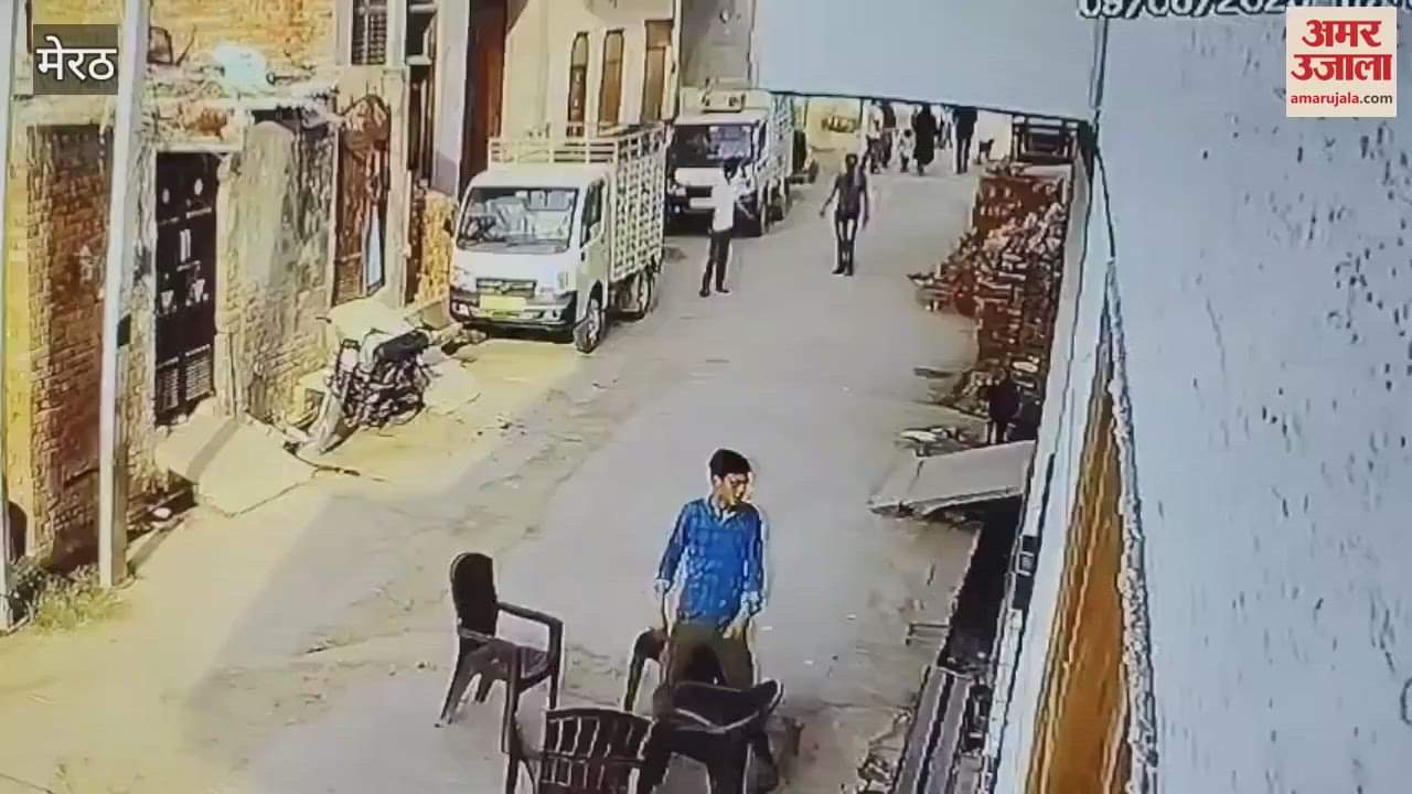 man beaten up in the middle of the road in Meerut, video goes viral