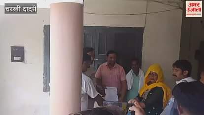 Sanitation workers in Dadri protested for their demands and warned of agitation