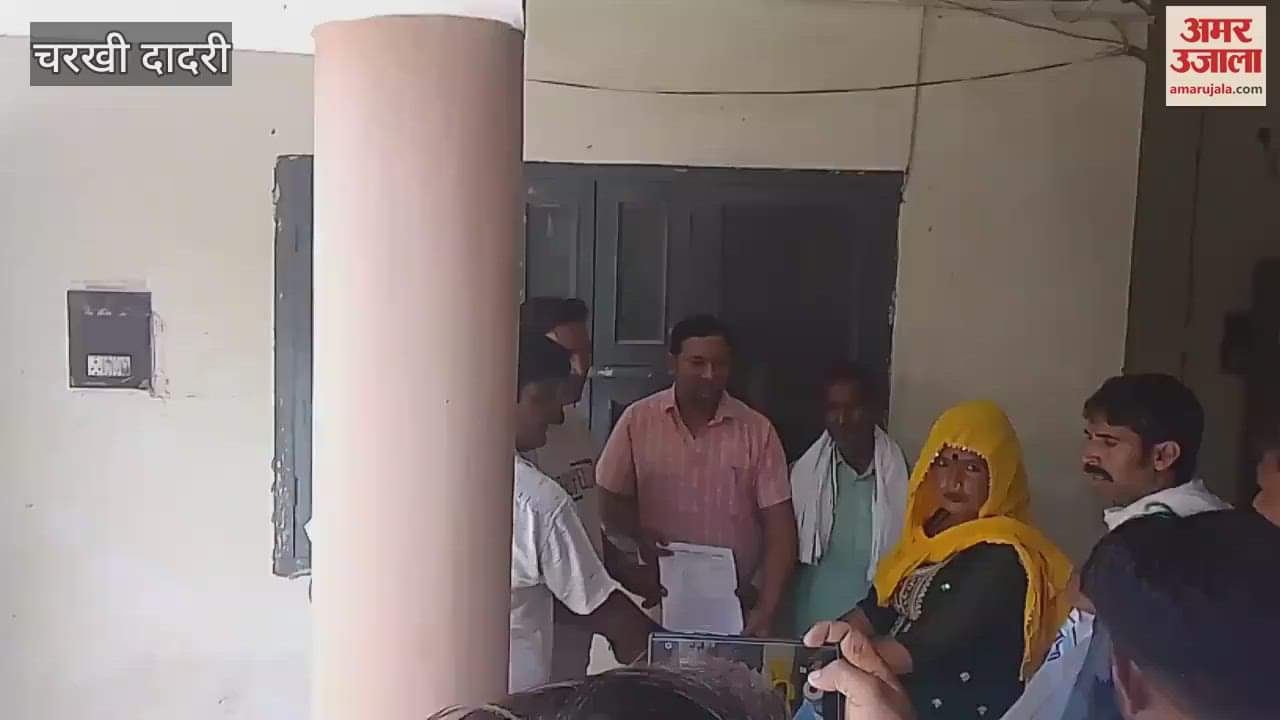 Sanitation workers in Dadri protested for their demands and warned of agitation