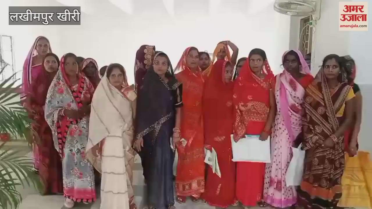 Women of self-help groups got angry due to the government order of dismissal from the job