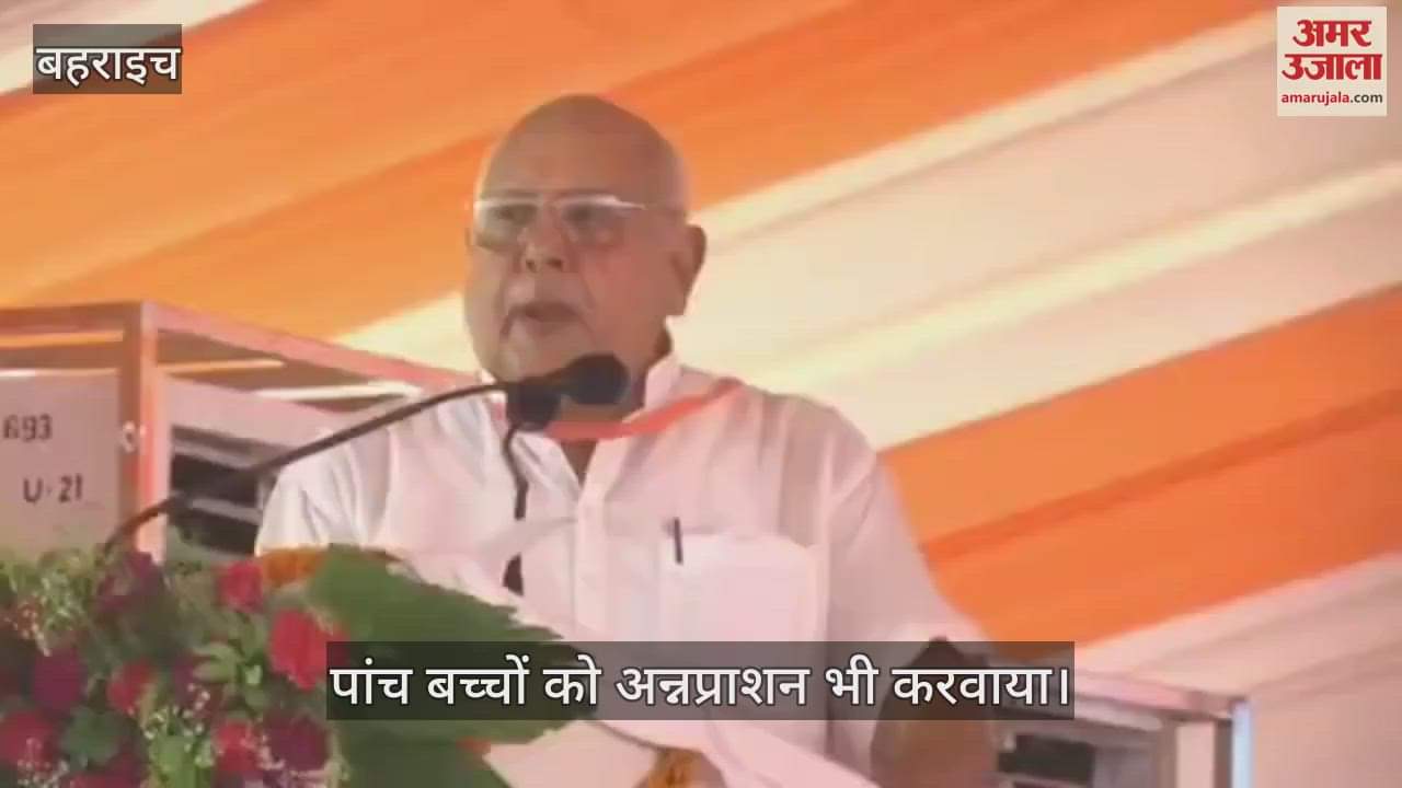 VIDEO: अन्नप्राशन करवाने के बाद मंच पर ही बच्चों को दुलराने लगे सीएम योगी आदित्यनाथ