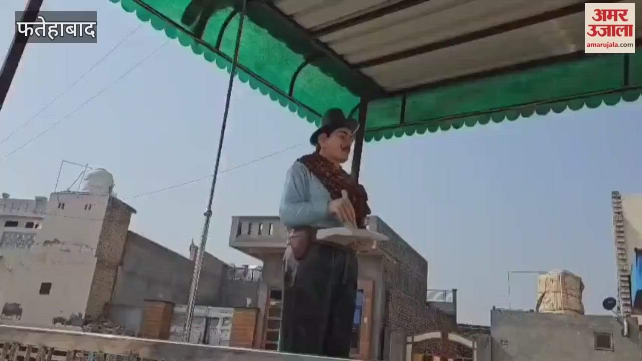 drunk youth threw stones at the statue of Shaheed Bhagat Singh in Saman village of Fatehabad