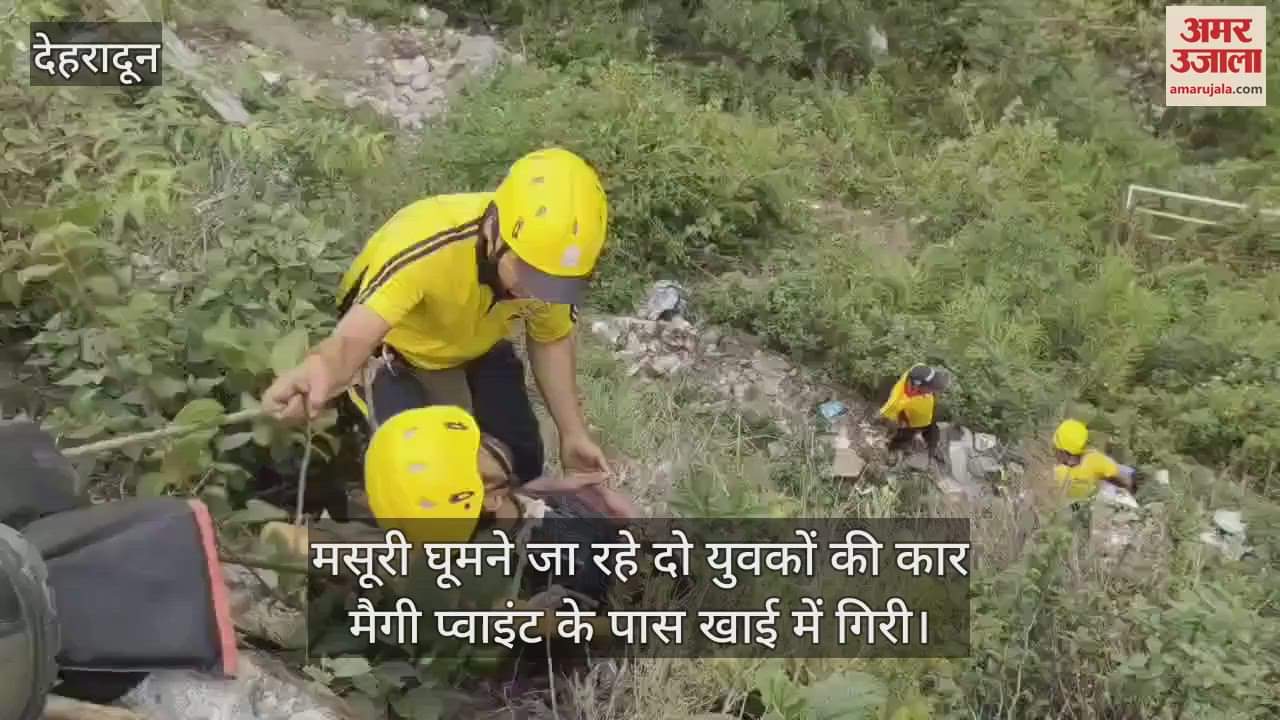 Car of two youths going to Mussoorie fell into a ditch near Maggie Point