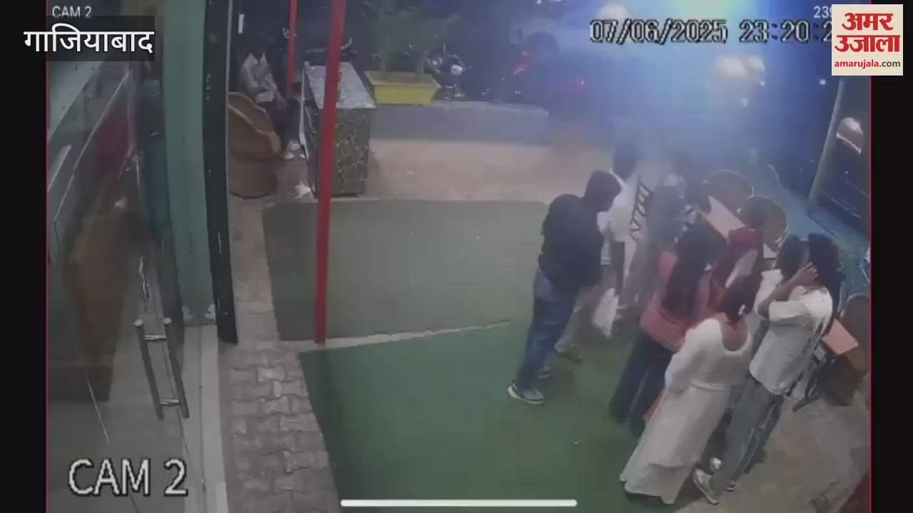 goons vandalized the Apni Rasoi restaurant in Ghaziabad