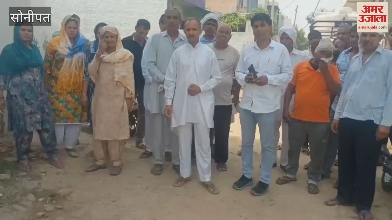 People troubled by unannounced power cuts protested in Sonipat