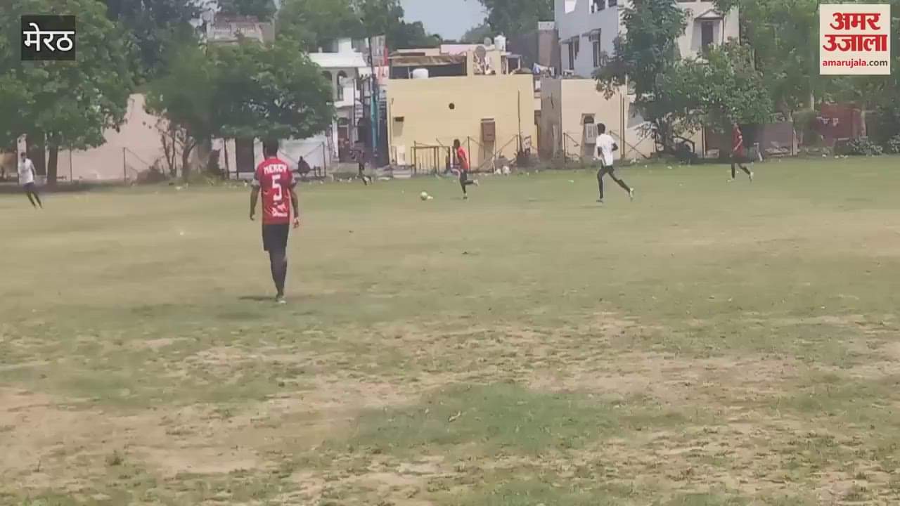 Football tournament organized by Sindoor India continues at Meerut's Tokhana Ground