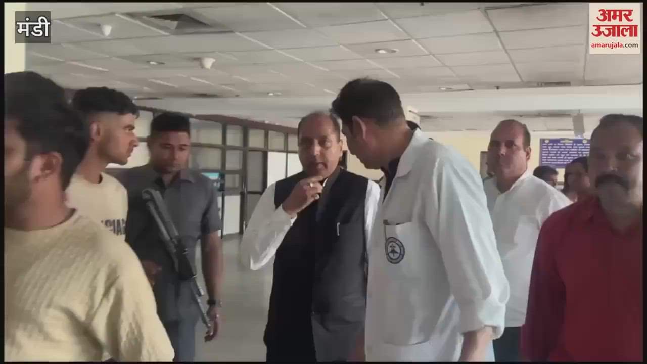 Mandi Opposition leader reached Nerchowk Medical College to know the condition of the injured