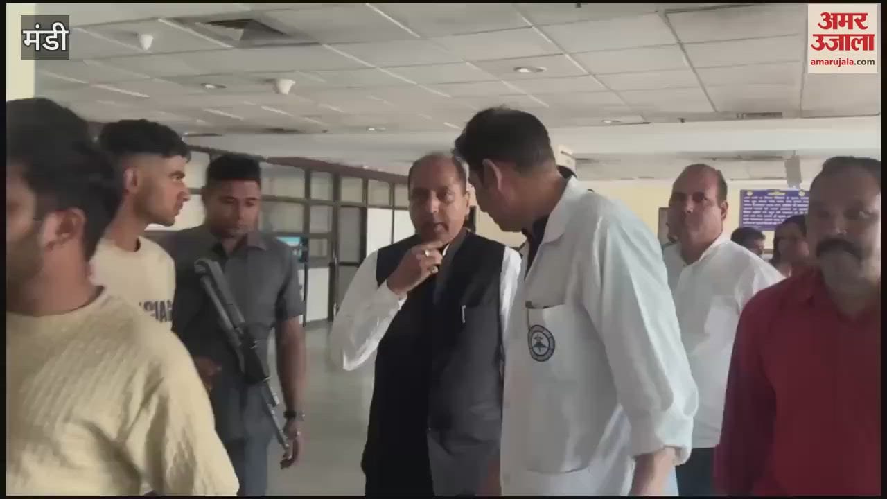 Mandi Opposition leader reached Nerchowk Medical College to know the condition of the injured