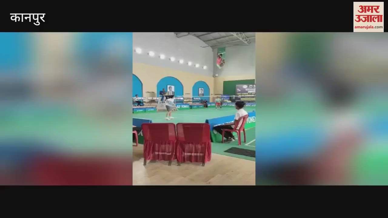 Devang and Divyanshi won the trophy in badminton